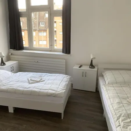 Apartment Sleek In *